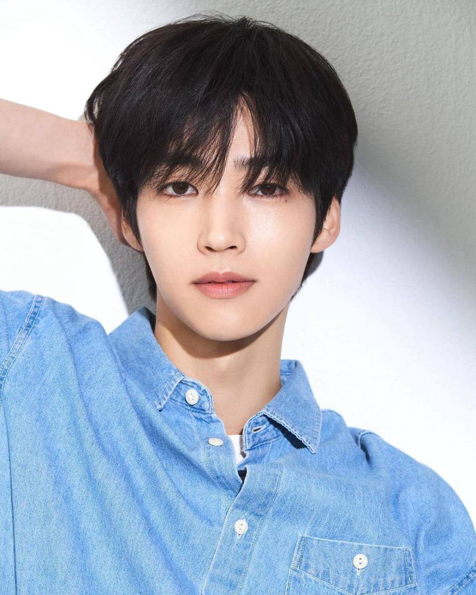 Baek Seo Hoo (instagram.com/seohoo._.b)