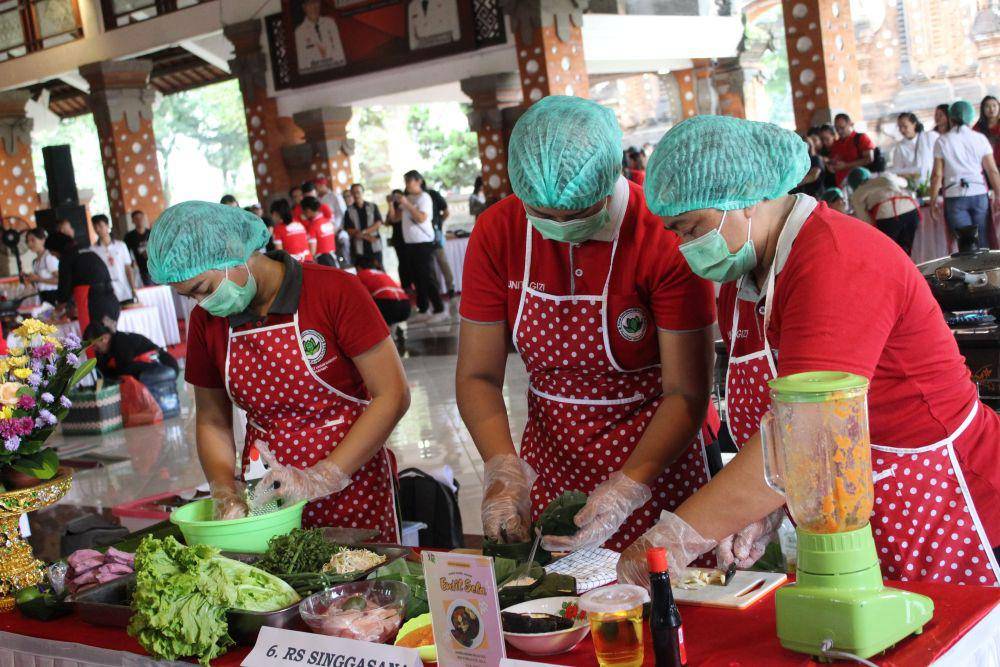 Tim dari RSUD Singasana saat lomba cipta menu di Tabanan (Dok.IDNTimes/Istimewa)