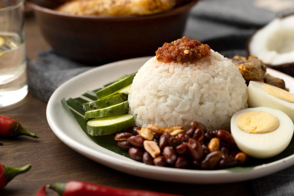 10 Tips Membuat Nasi Lemak Khas Malaysia Lengkap dengan Lauk