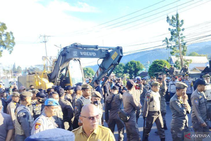 Penertiban PKL di Puncak Bogor Ricuh, Pedagang Bakar Ban dan Tutup Jalan