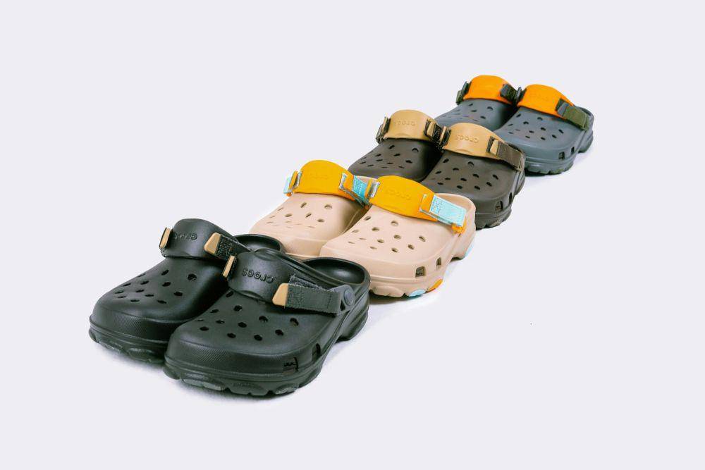 ilustrasi sandal Crocs (unsplash.com/1MilliDollars)