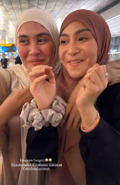 Nisya, Syahnaz dan Caca Tengker pulang haji (Instagram.com/syahnazs)