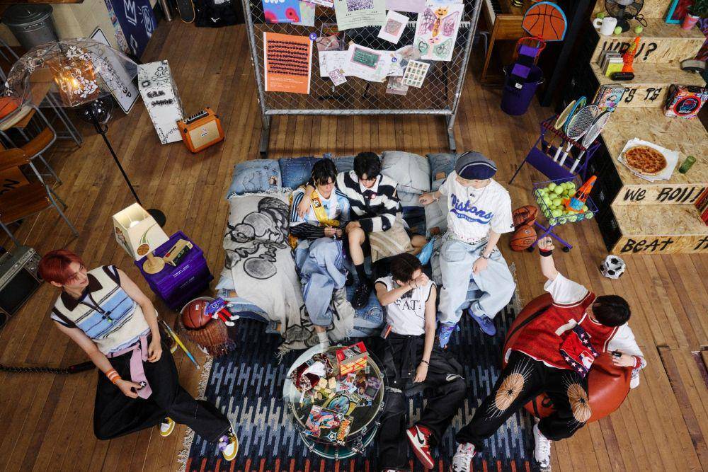 potret TWS di mini album SUMMER BEAT (x.com/TWS_PLEDIS)