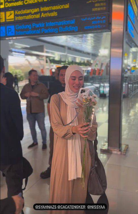 Nisya, Syahnaz dan Caca Tengker pulang haji (Instagram.com/syahnazs)