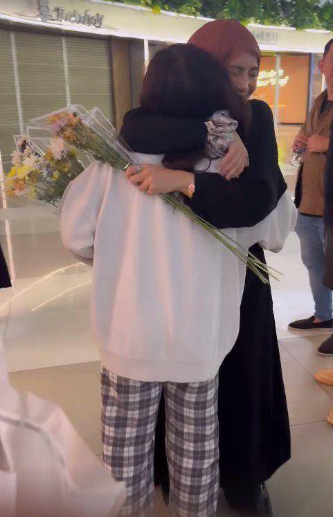 Nisya, Syahnaz dan Caca Tengker pulang haji (Instagram.com/syahnazs)