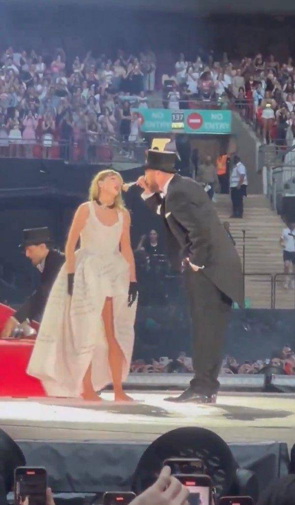 potret Travis Kelce di konser Taylor Swift (x.com/traviskelce_fan)