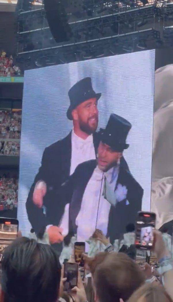 potret Travis Kelce di konser Taylor Swift (x.com/traviskelce_fan)