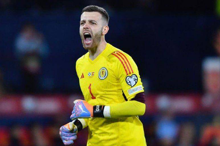 Angus Gunn (instagram.com/angusgunn01)