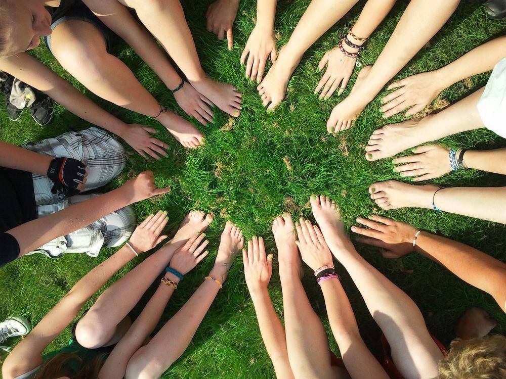 berkomunikasi dengan lebih banyak orang (pixabay.com/Henning_W)