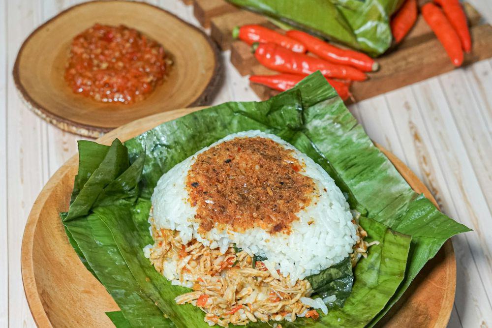 Resep Nasi Bakar Ayam Suwir Pedas dengan Aroma Menggiurkan