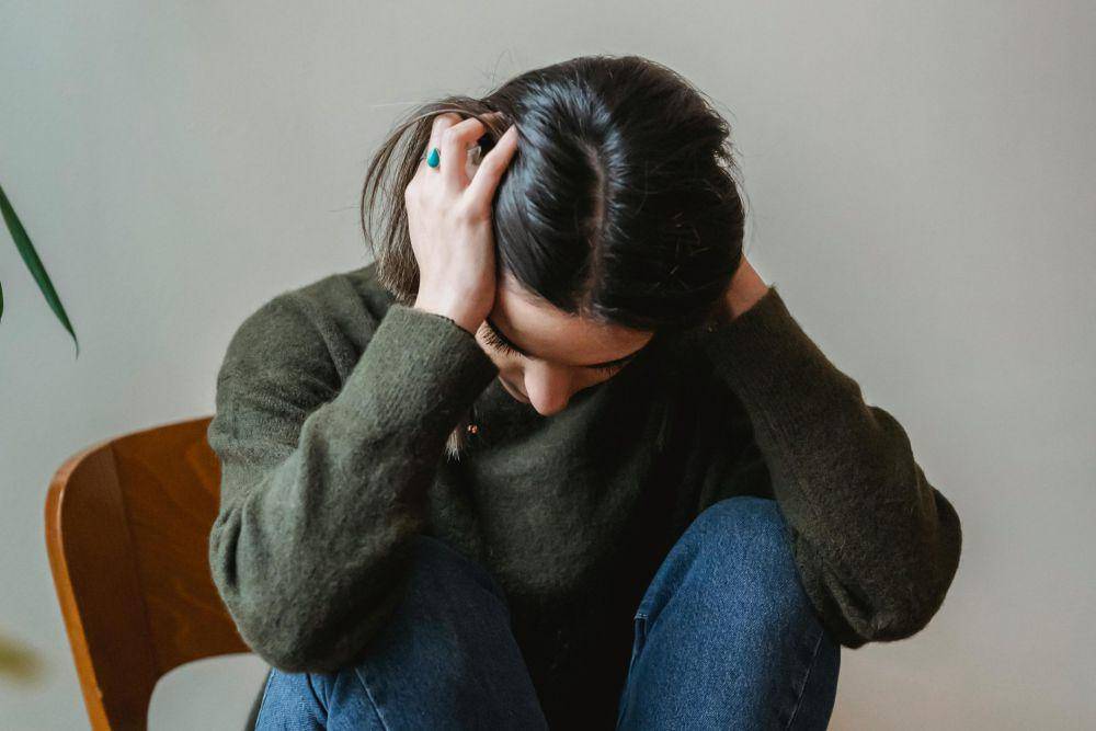 ilustrasi perempuan mengalami gangguan mental (pexels.com/Liza Summer)