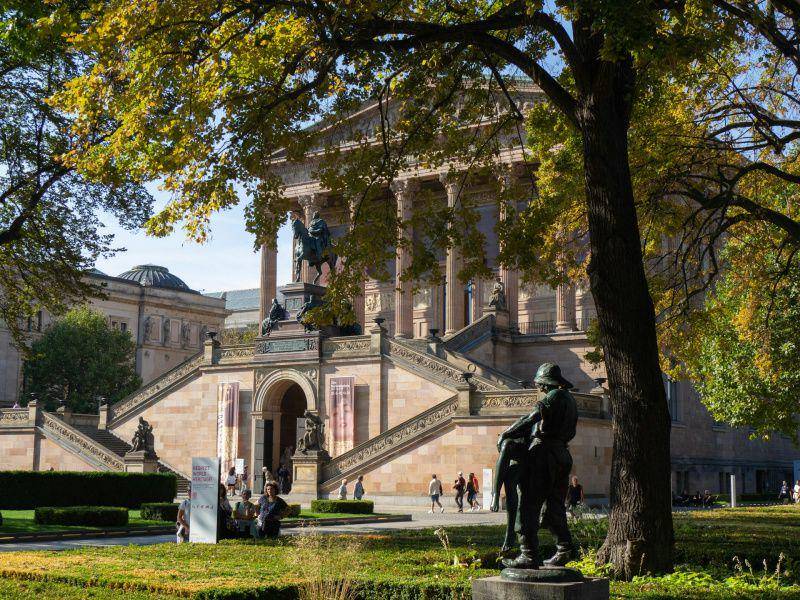 potret bangunan Alte Nationalgalerie di Berlin (unsplash.com/Pierre Ducher)