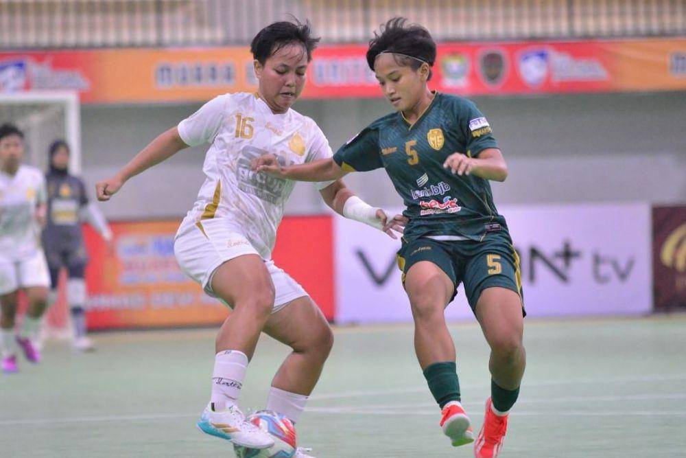 Kebumen United Angels FC (kostum putih) saat berlaga di WPFL 2023/2024. (instagram.com/federasifutsal_id)