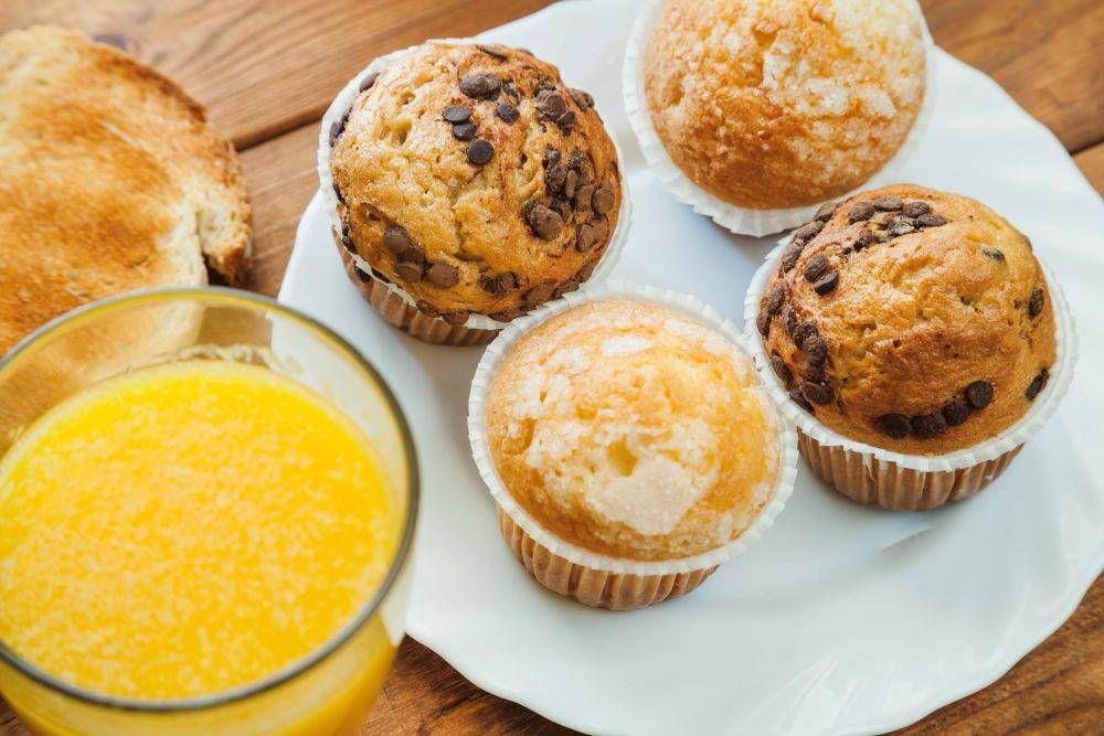 Ilustrasi banana chocolate muffin (freepik.com/freepik)