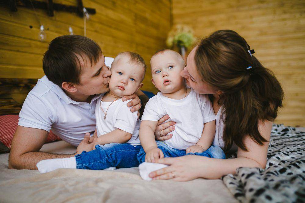 Ilustrasi anak kembar (pexels.com/Стас Ксензов)