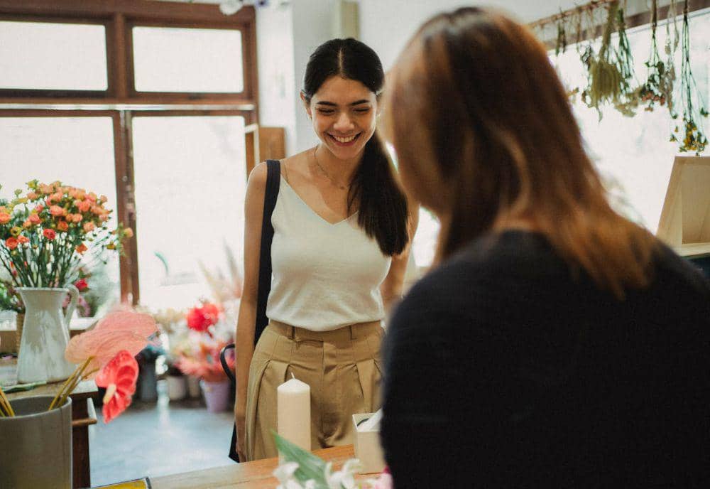 ilustrasi pengunjung sedang checkout di kasir (pexels.com/Amina Filkins)
