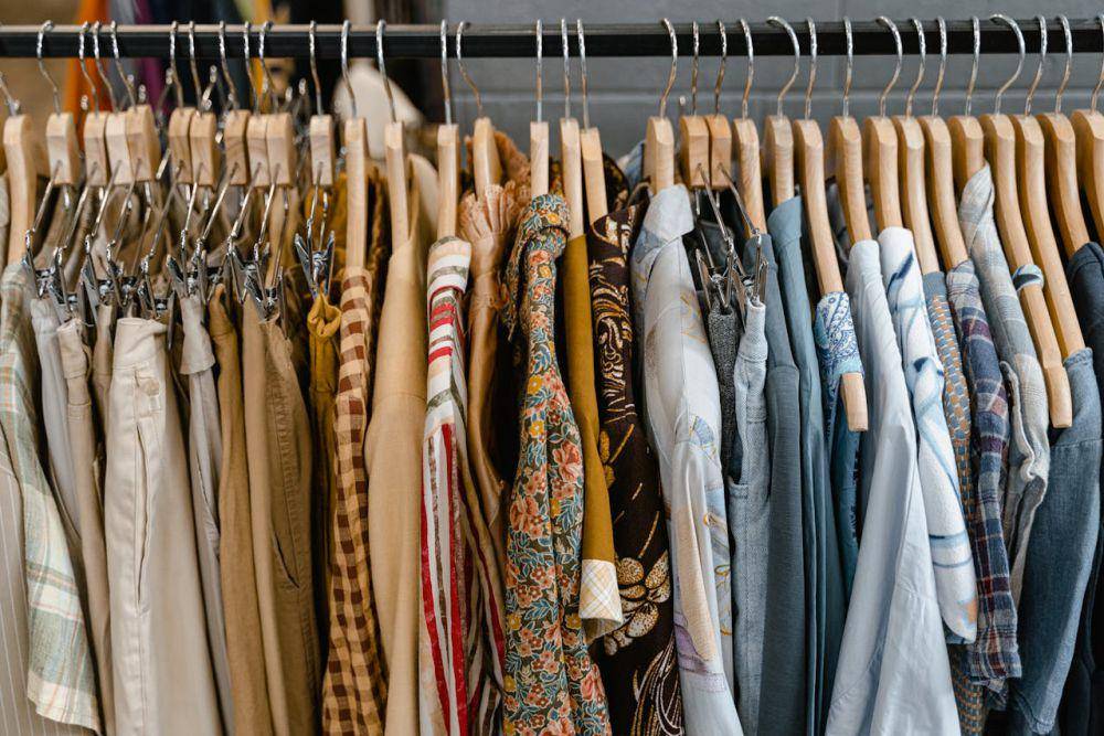 Factory outlet (pexels.com/MART PRODUCTION)