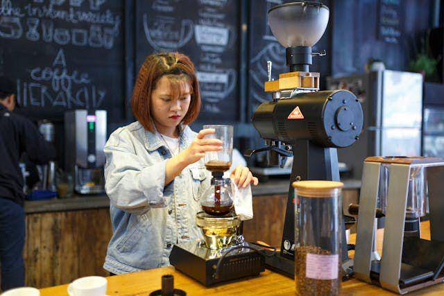 ilustrasi barista part-time (pexels.com/Quang Nguyen Vinh)