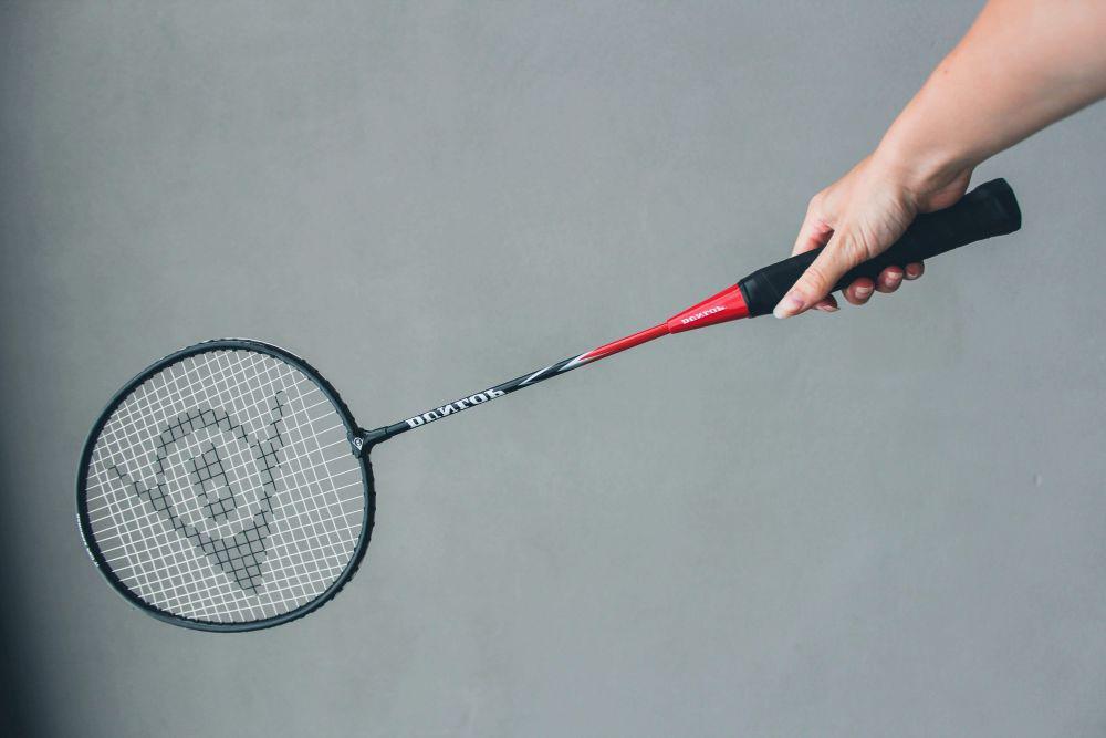 10 Rekomendasi Grip Raket Badminton Terbaik, Microfiber hingga Karet
