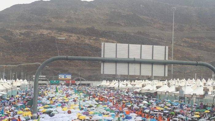 Ribuan jemaah haji Indonesia di Mina