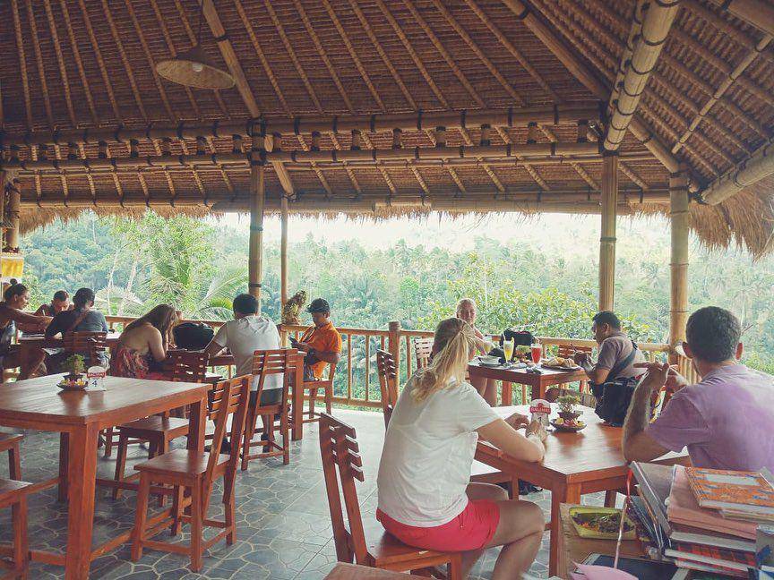 Restoran di Air Terjun Leke Leke (instagram.com/lekeleke_bali)