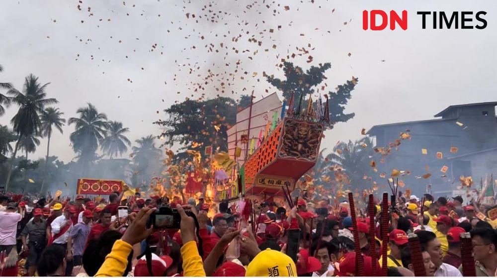 Festival Bakar Tongkang Bagansiapiapi Ramai Dikunjungi Wisatawan Asing