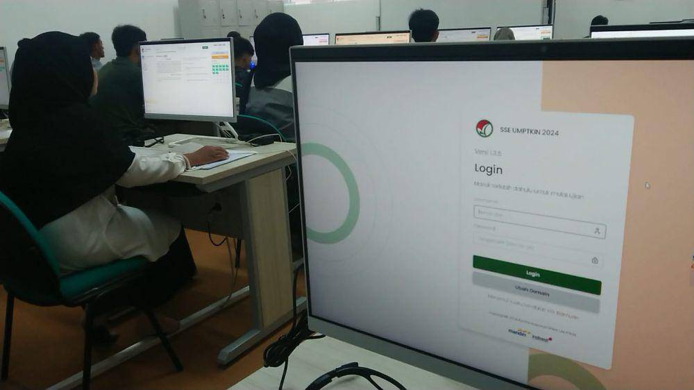 Peserta UM PTKIN mengikuti ujian di UIN Tulungagung. IDN Times/ Bramanta Pamungkas