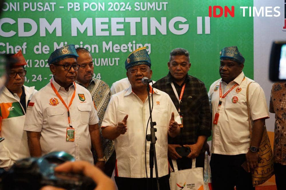 Ketua KONI Pusat Marciano Norman saat membuka Chef de Mission PON 2024 di Medan, Senin (24/6/2024) (IDN Times/Doni Hermawan)