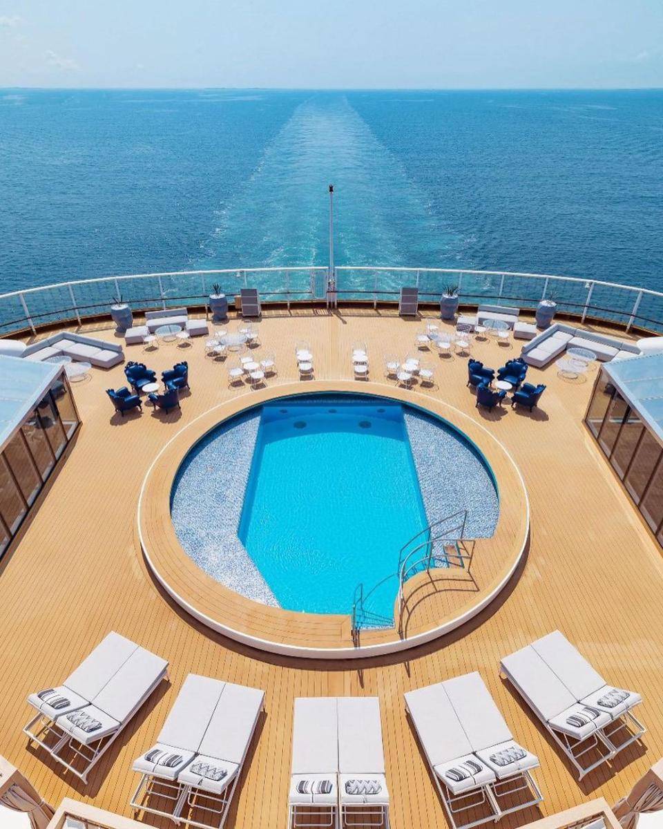 Kapal Pesiar Resorts World One (instagram.com/jktbucketlist)