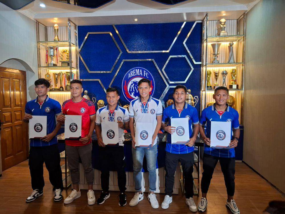 Dari kanan Muhammad Iksan Lestaluhu, Salim Akbar Tuharea, Daffa Fahish Nandriyanto, Bayu Setiawan, Andrian Casvari, dan Anwar Rifai. (IDN Times/Rizal Adhi Pratama)