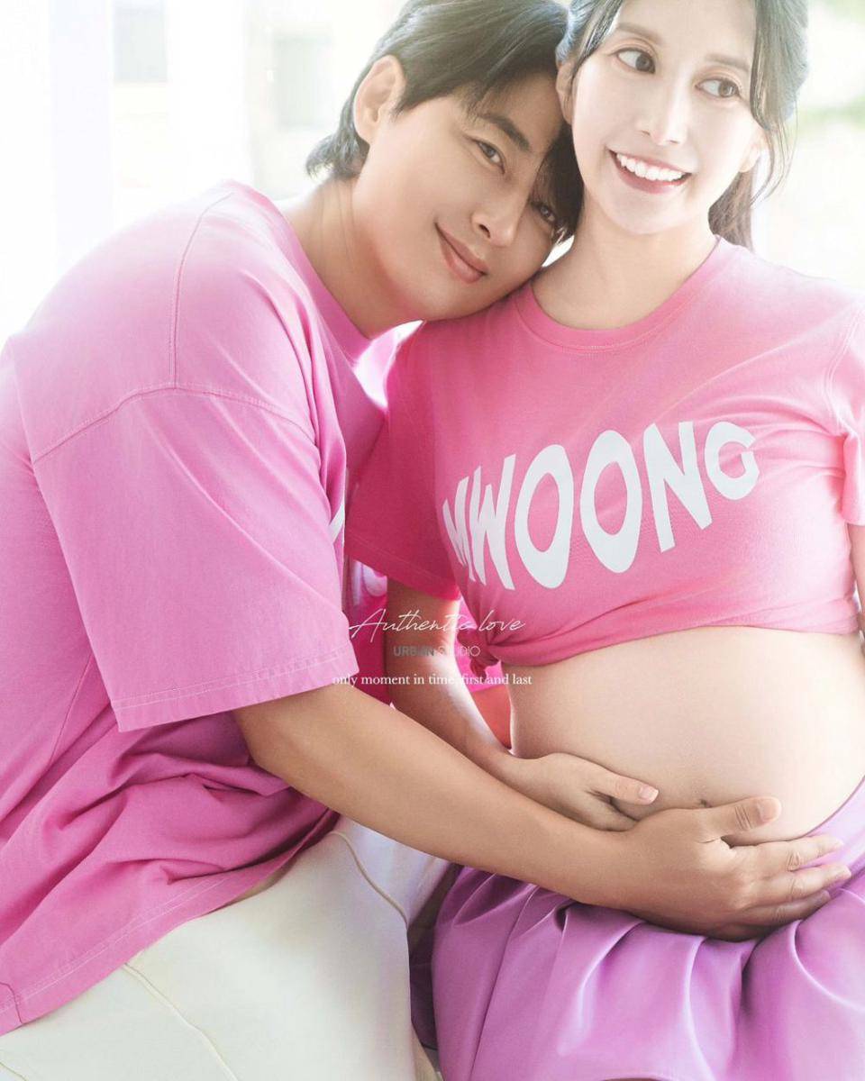 potret maternity shoot Miura Ayane dan aktor Lee Ji Hoon (instagram.com/_leejeehoon)