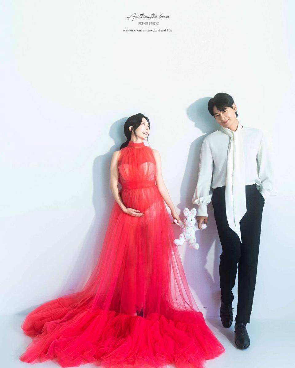 potret maternity shoot Miura Ayane dan aktor Lee Ji Hoon (instagram.com/_leejeehoon)