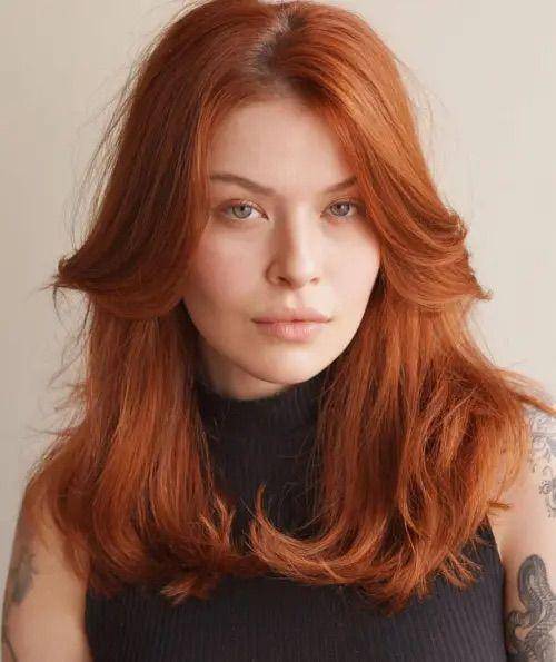 Rambut oval layer sebahu. (therighthairstyles.com)