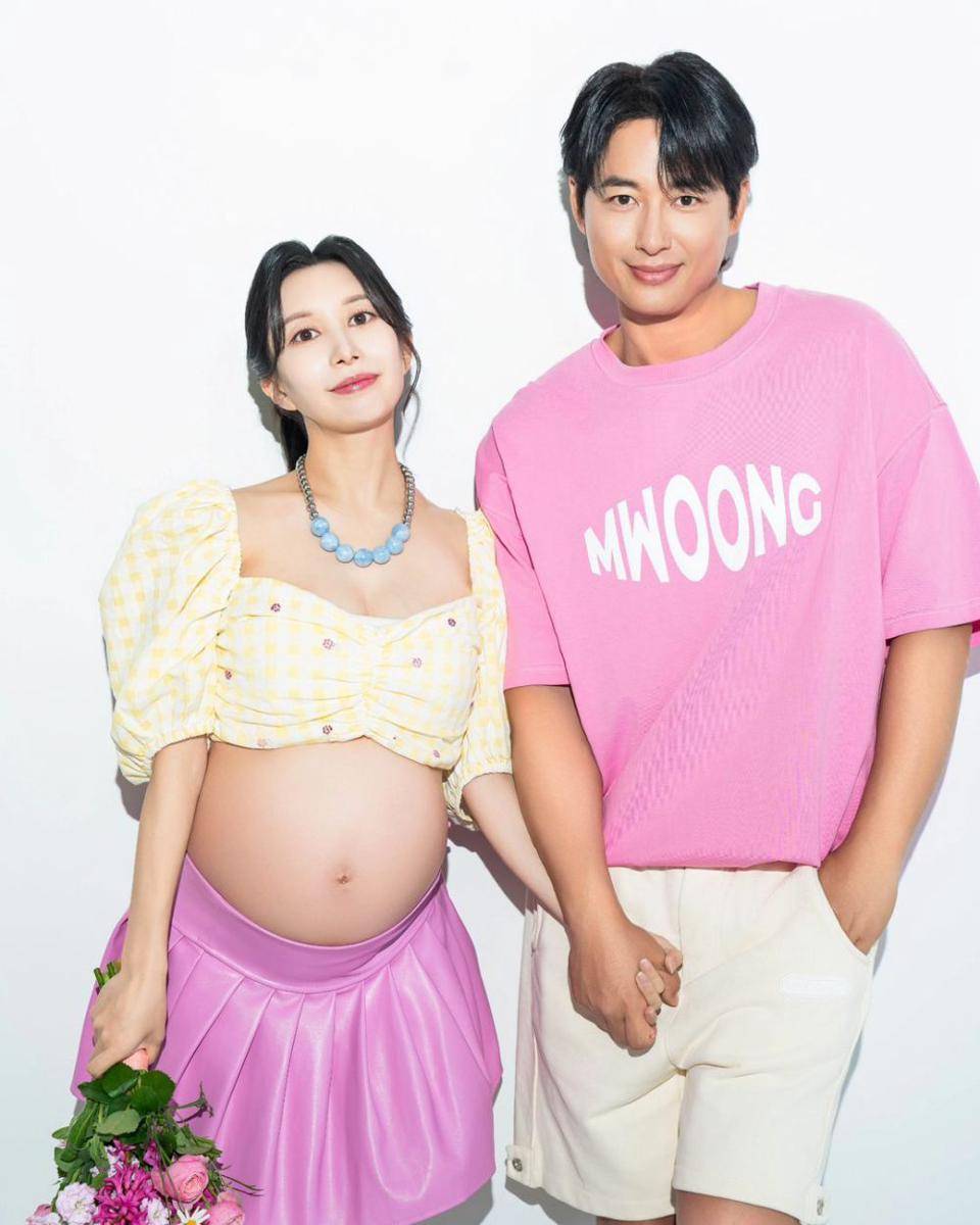 potret maternity shoot Miura Ayane dan aktor Lee Ji Hoon (instagram.com/_leejeehoon)