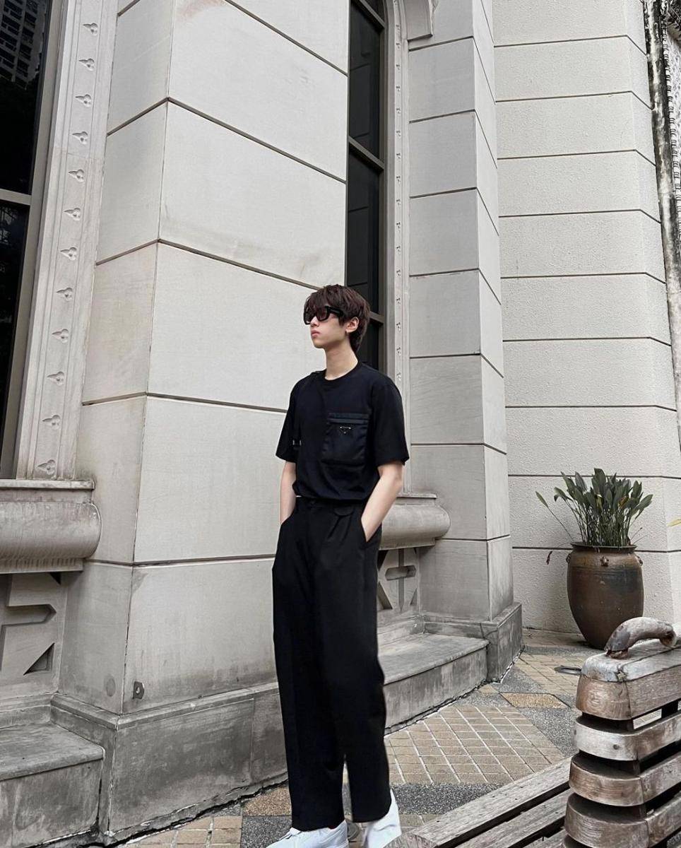gaya french tuck ala Dunk Natachai (instagram.com/dunknatachai)