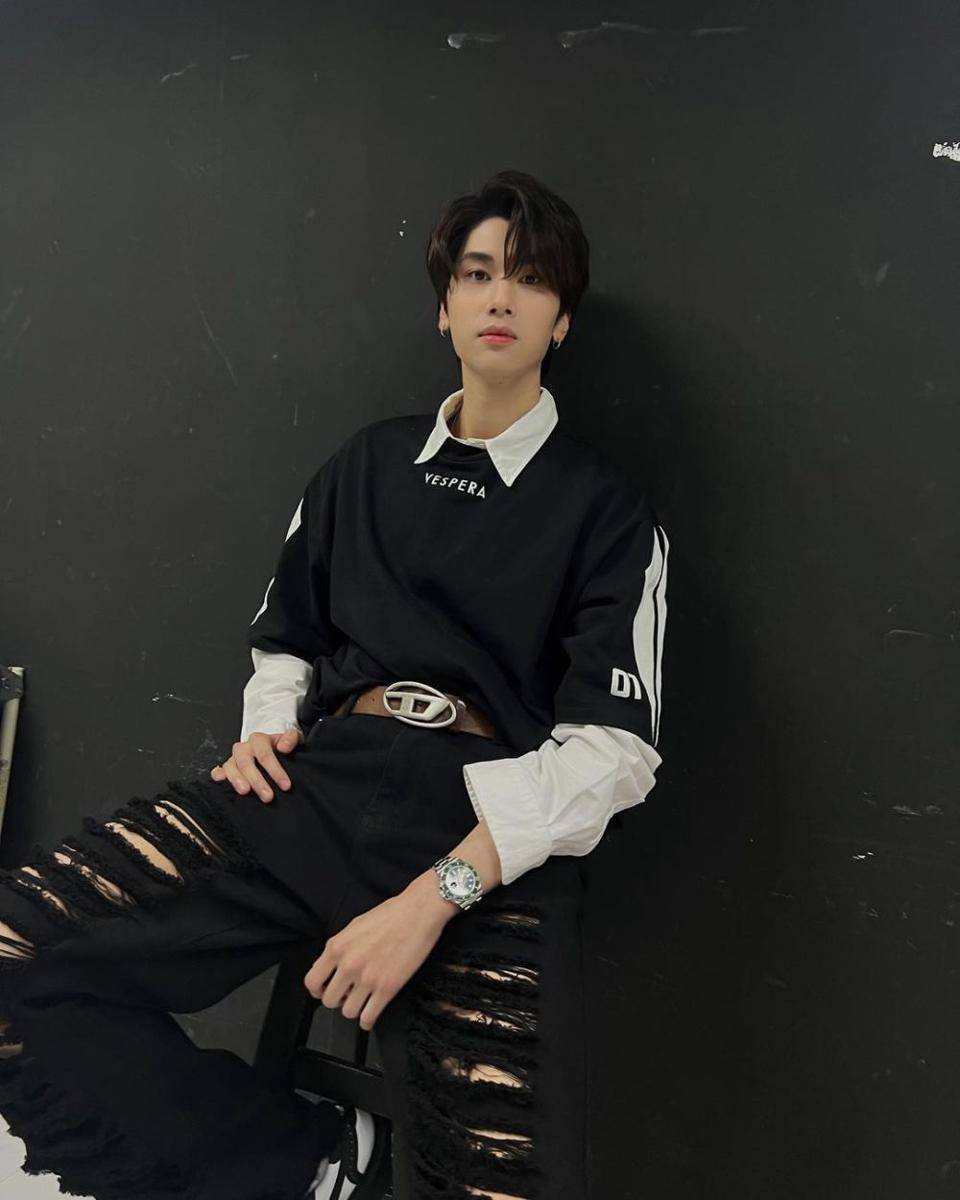 gaya french tuck ala Dunk Natachai (instagram.com/dunknatachai)