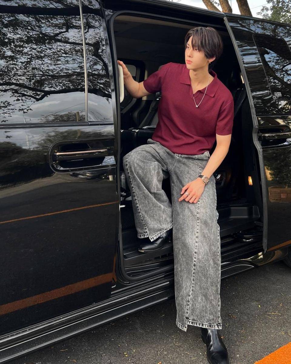 gaya french tuck ala Dunk Natachai (instagram.com/dunknatachai)