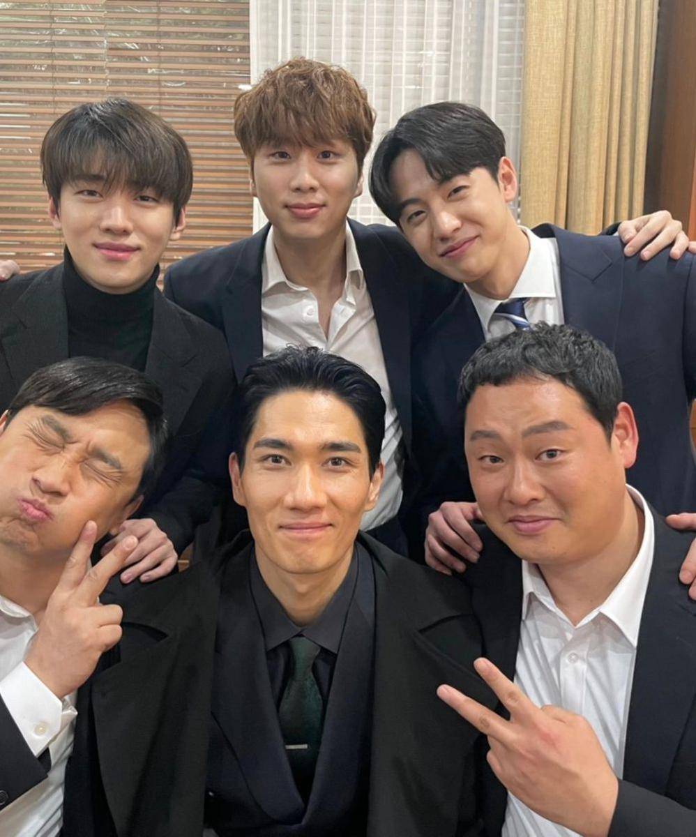 Um Tae Goo, Kim Hyun Jin, Jaechan, Lee Yoo Joon, Yang Hyun Min dan Moon Dong Hyeok di balik layar drama My Sweet Mobster (instagram.com/h2kingman)