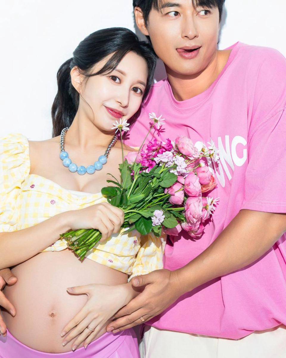 potret maternity shoot Miura Ayane dan aktor Lee Ji Hoon (instagram.com/_leejeehoon)