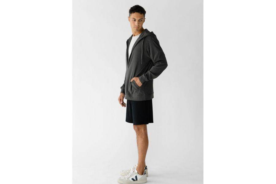 Outfit celana pendek pria (pinterest.com)