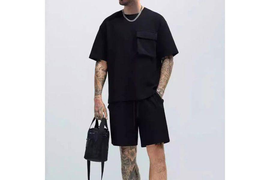 Outfit celana pendek pria (pinterest.com)