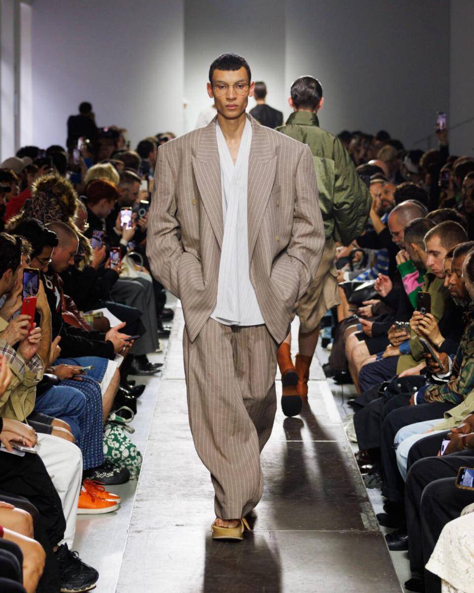 Hed Mayner S/S '25 di Paris Fashion Week Menswear 2024 (instagram.com/nestmodelmanagement)