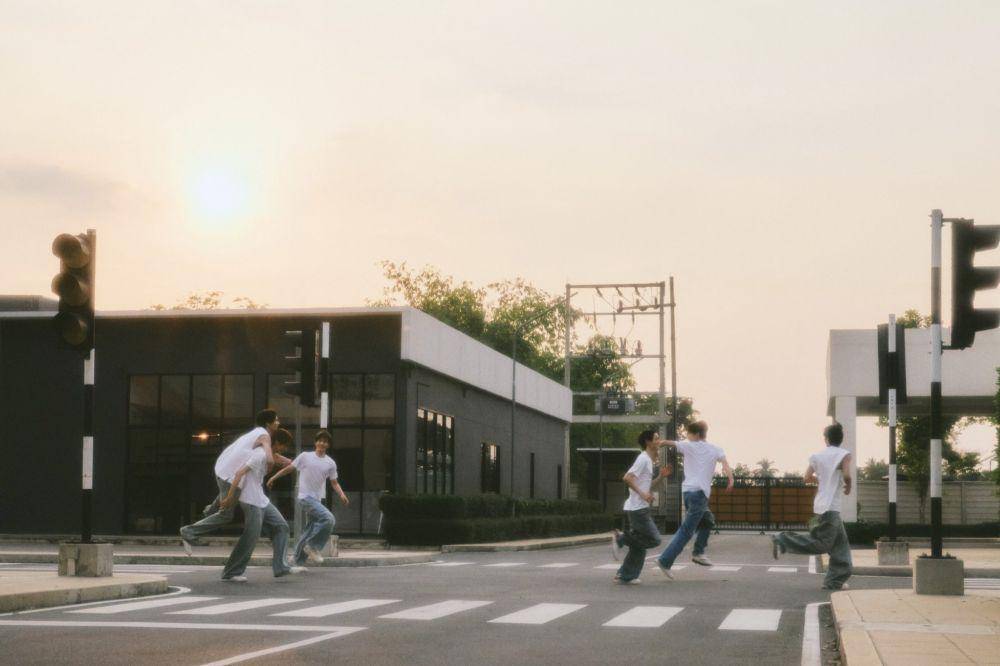 potret TWS di mini album SUMMER BEAT (x.com/TWS_PLEDIS)