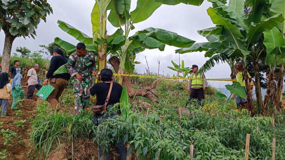 Petani Magetan Temukan Mortir Bekarat saat Mencangkul di Ladang