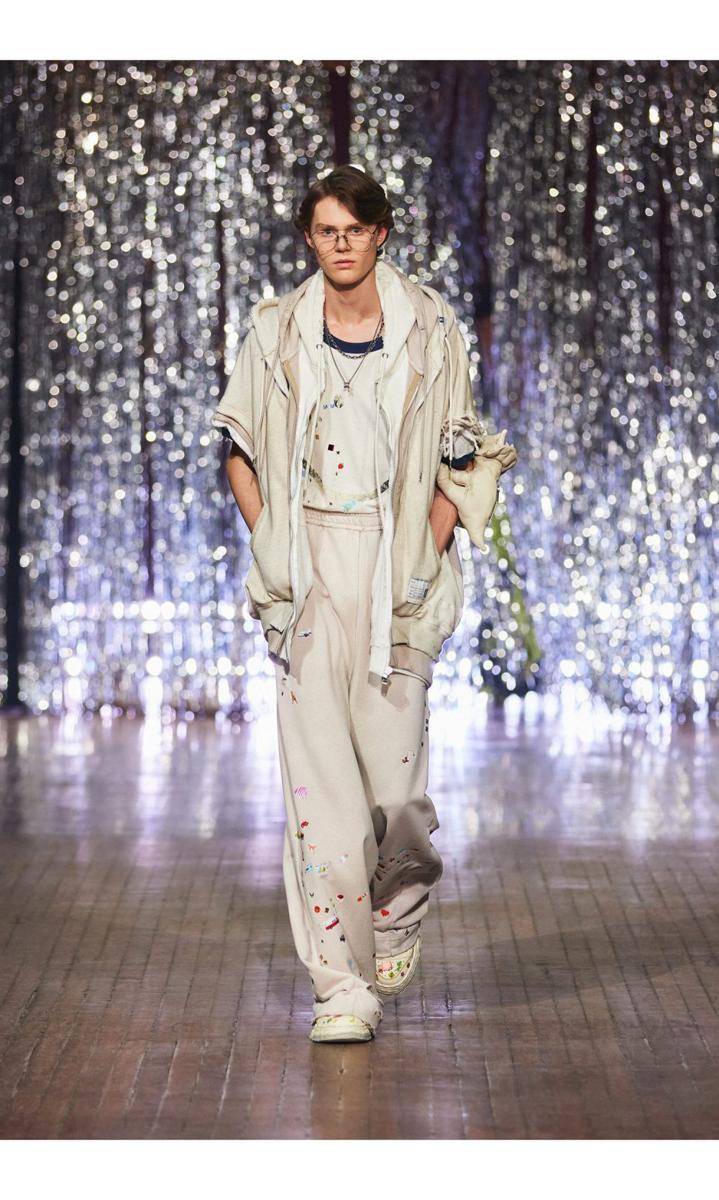 Mihara Yasuhiro S/S '25 di Paris Fashion Week Menswear 2024 (dok. Mihara Yasuhiro)