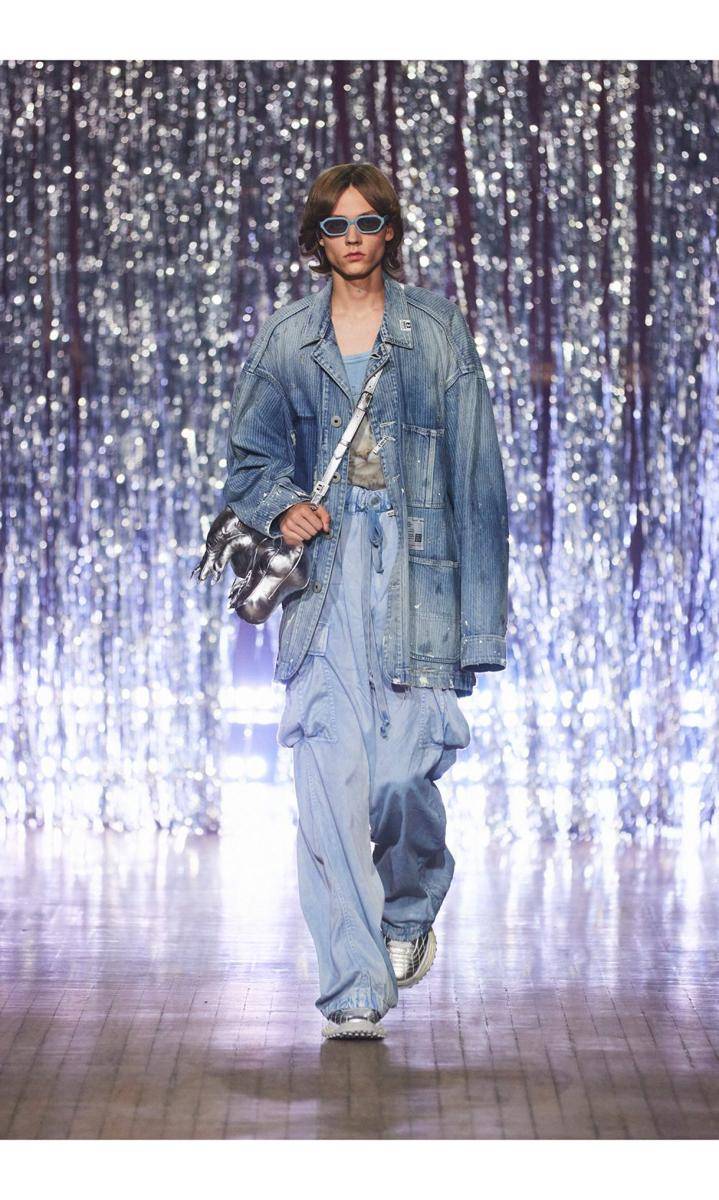 Mihara Yasuhiro S/S '25 di Paris Fashion Week Menswear 2024 (dok. Mihara Yasuhiro)