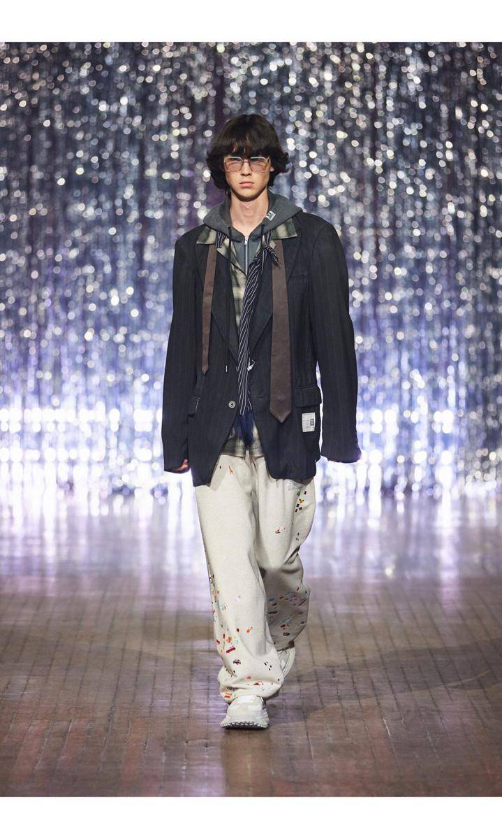 Mihara Yasuhiro S/S '25 di Paris Fashion Week Menswear 2024 (dok. Mihara Yasuhiro)