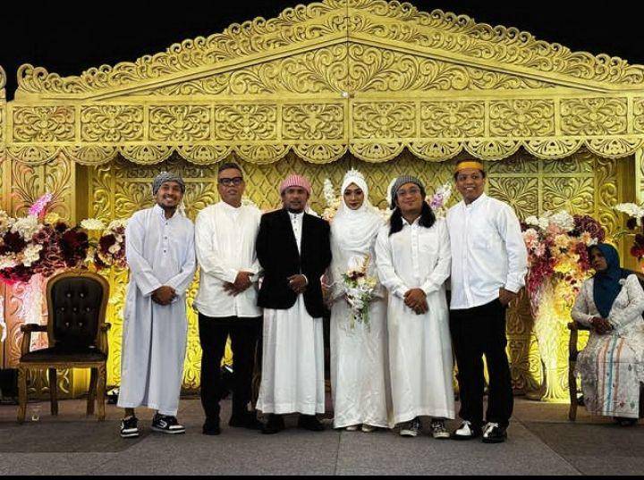 Potret Arie Kriting dan Indah di nikahan Mamat (Instagram.com/ariekriting)