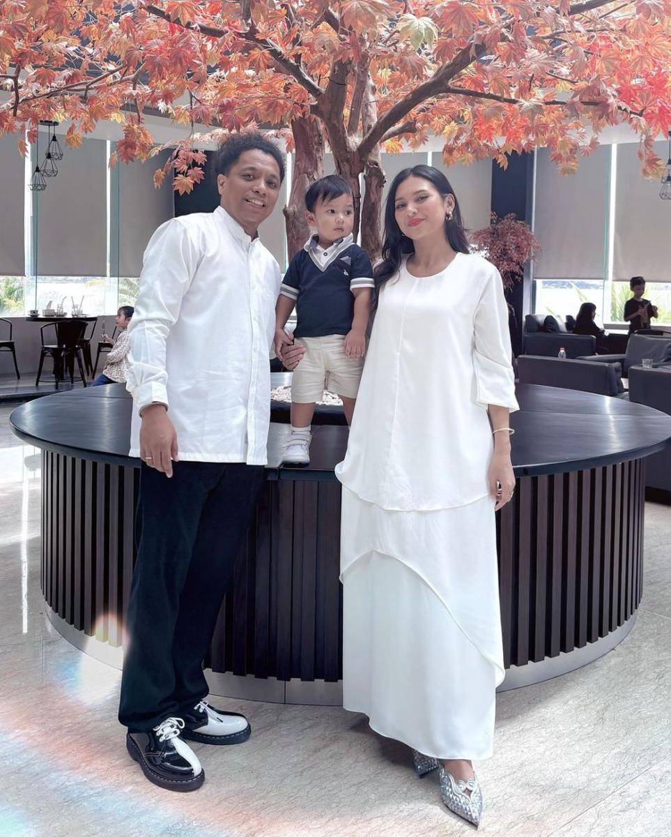 Potret Arie Kriting dan Indah di nikahan Mamat (Instagram.com/indahpermatas)