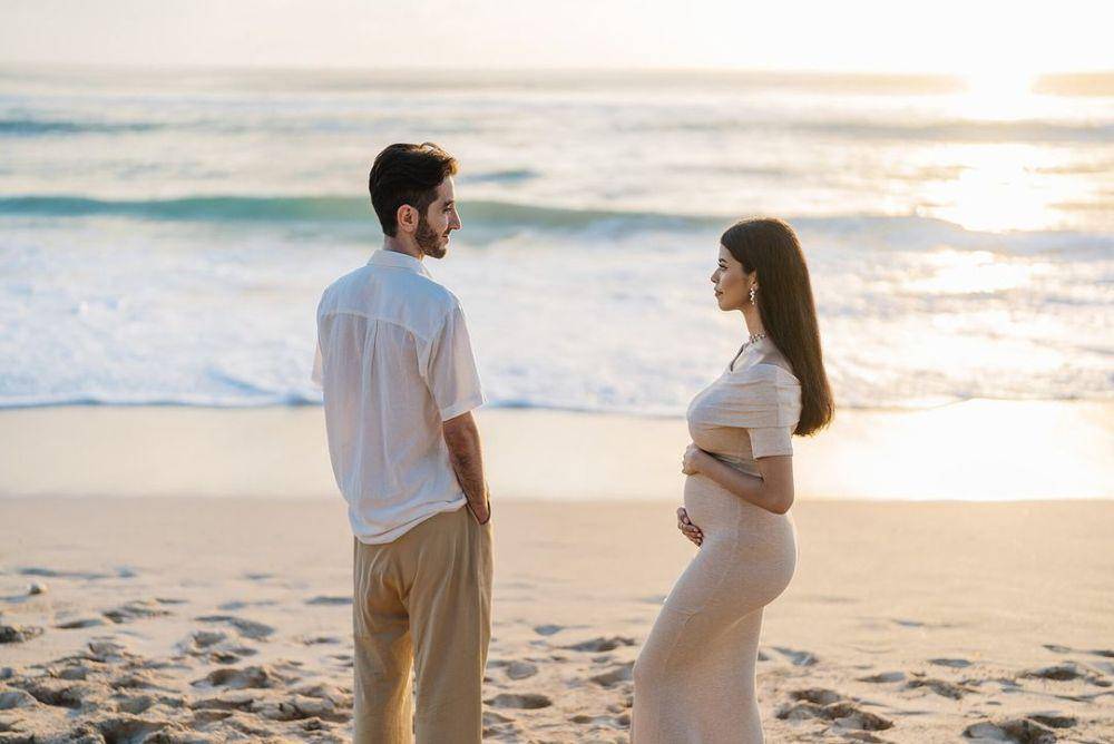 Maternity shoot Jharna (Instagram.com/jharnabhagwani)